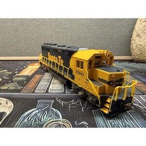 HO Scale Bachmann 63502 ATSF Santa Fe EMD GP40 Diesel #3500